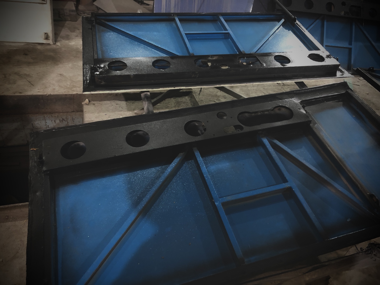 Ремонт багажника с помощью ремонтной вставки из оцинкованного железа