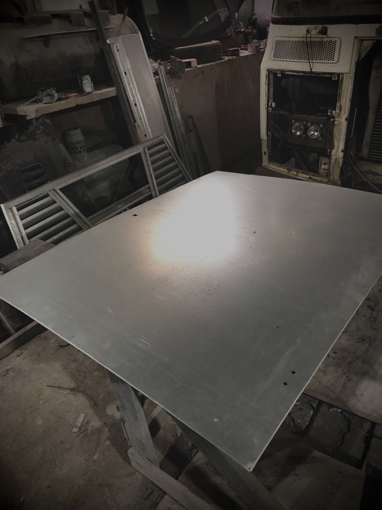 Ремонт багажника с помощью ремонтной вставки из оцинкованного железа