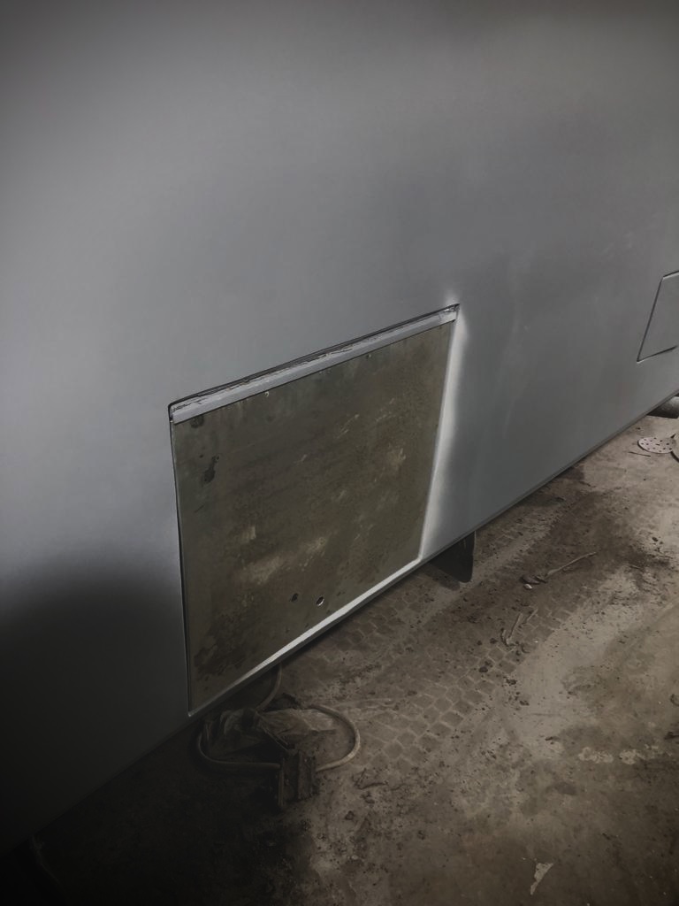 Ремонт багажника с помощью ремонтной вставки из оцинкованного железа