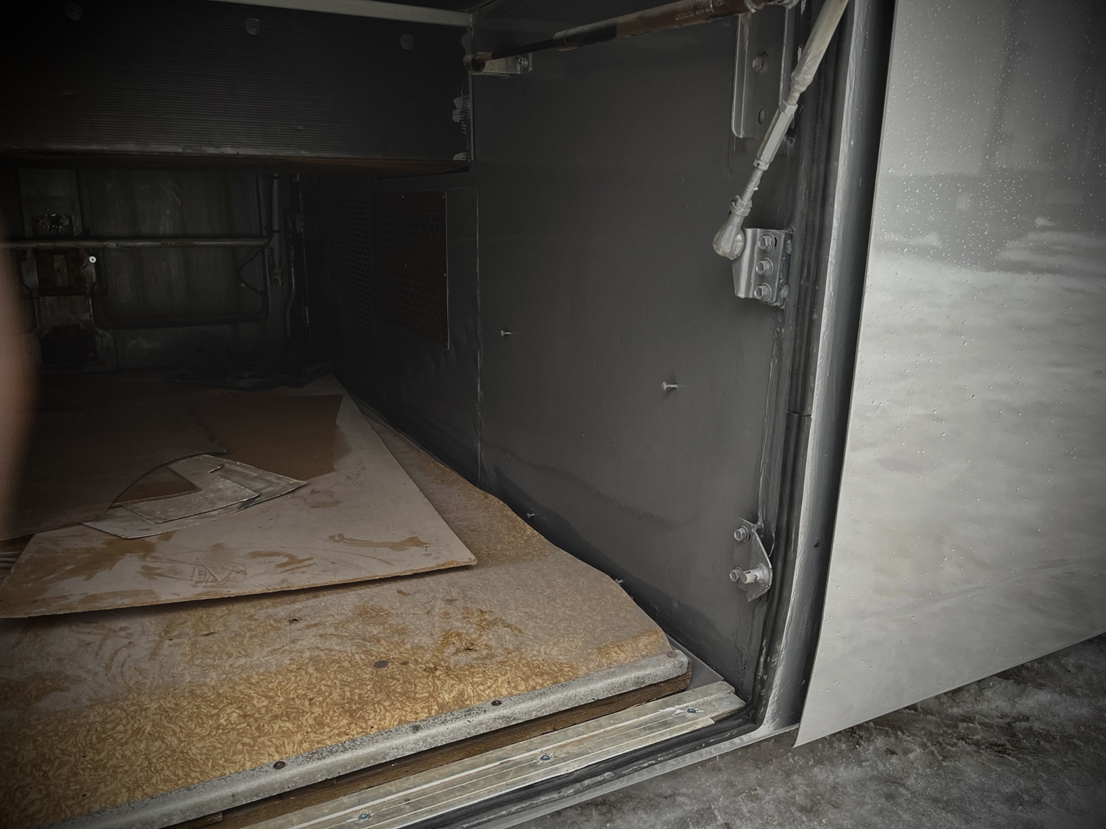 Ферма пола багажных отсеков и стенок багажных отсеков автобуса