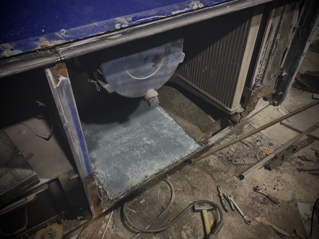 Ферма пола багажных отсеков и стенок багажных отсеков автобуса