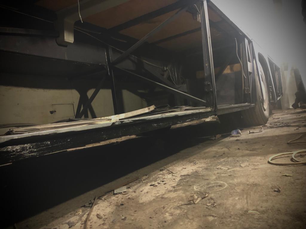 Ферма пола багажных отсеков и стенок багажных отсеков автобуса