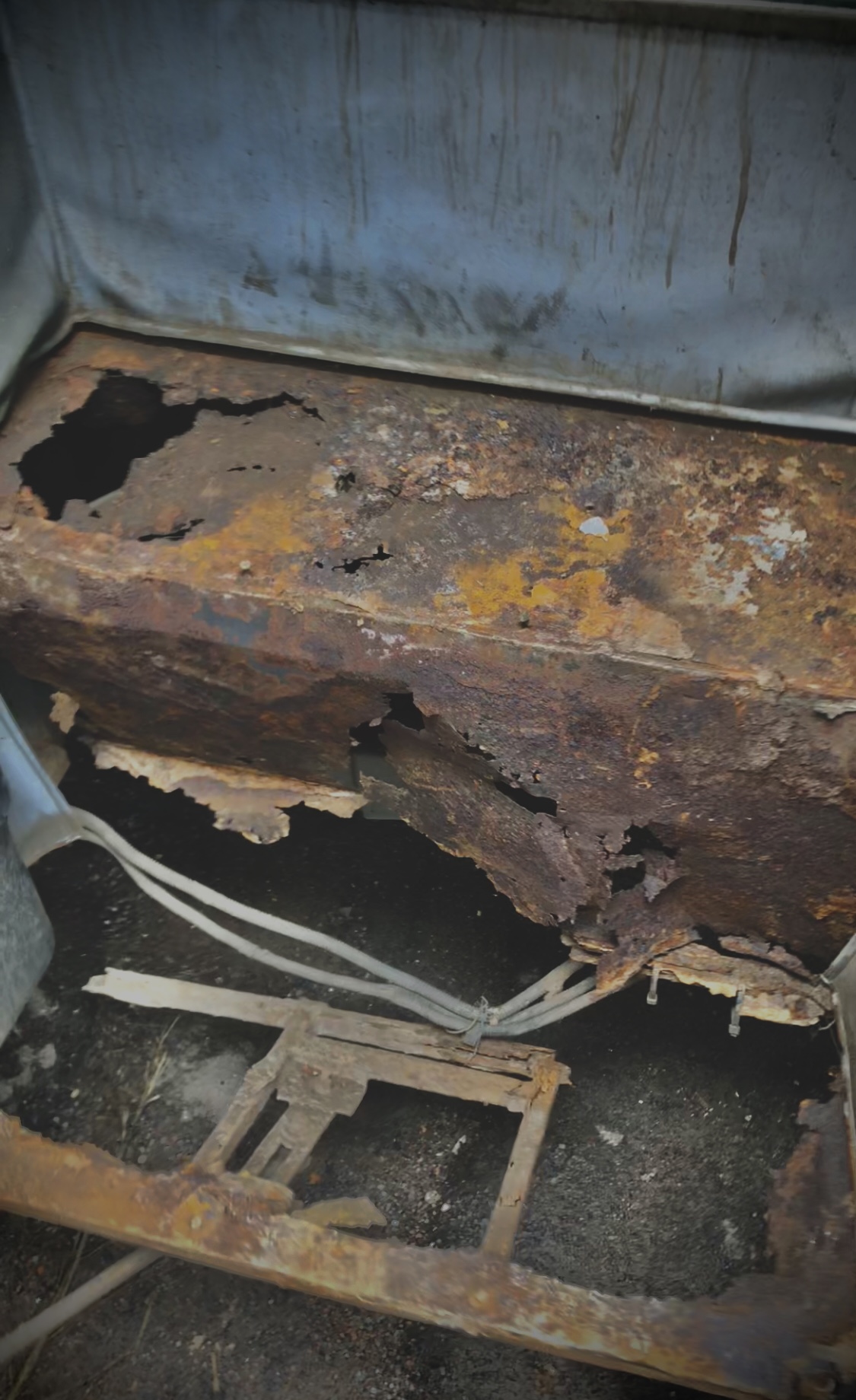 Ферма пола салона и ступеньки автобуса